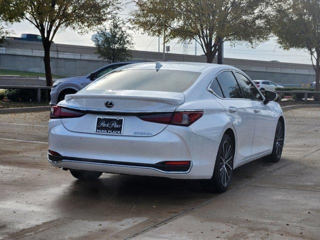 new 2025 Lexus ES 300h car, priced at $51,224