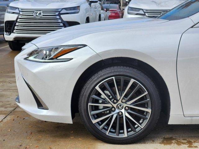 new 2025 Lexus ES 300h car, priced at $51,224