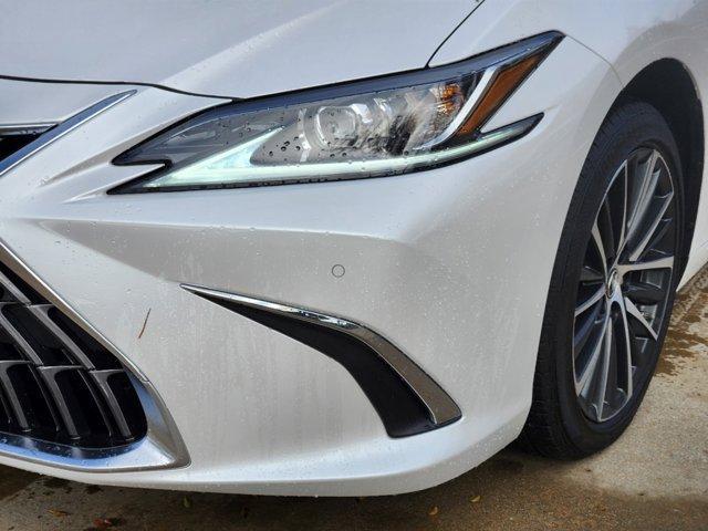 new 2025 Lexus ES 300h car, priced at $51,224