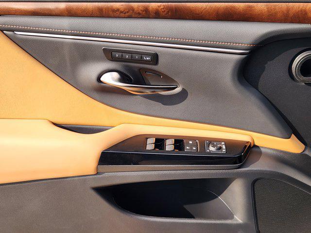 new 2025 Lexus ES 350 car, priced at $50,615