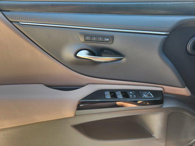 new 2025 Lexus ES 300h car, priced at $51,899