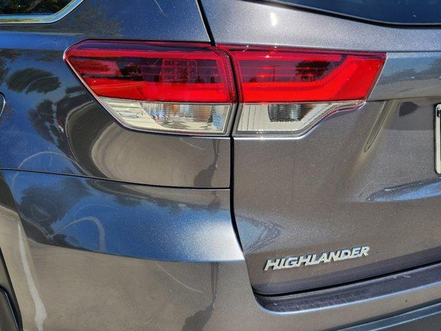 used 2019 Toyota Highlander car, priced at $31,900