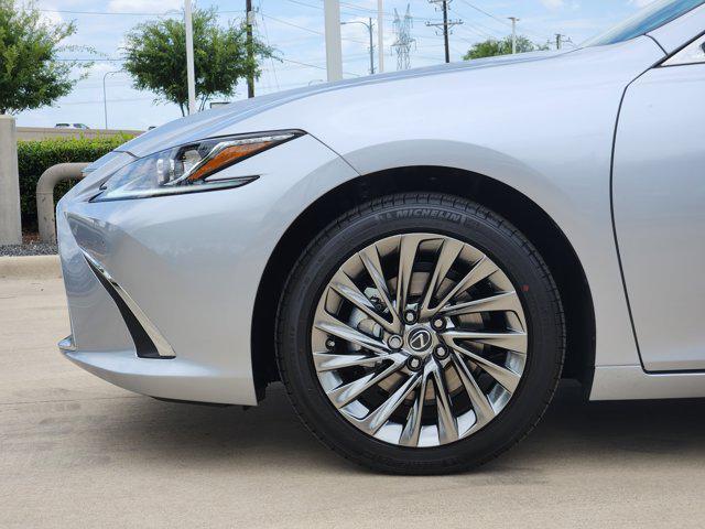 new 2025 Lexus ES 300h car, priced at $55,209