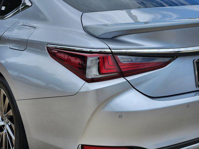 new 2025 Lexus ES 300h car, priced at $55,209