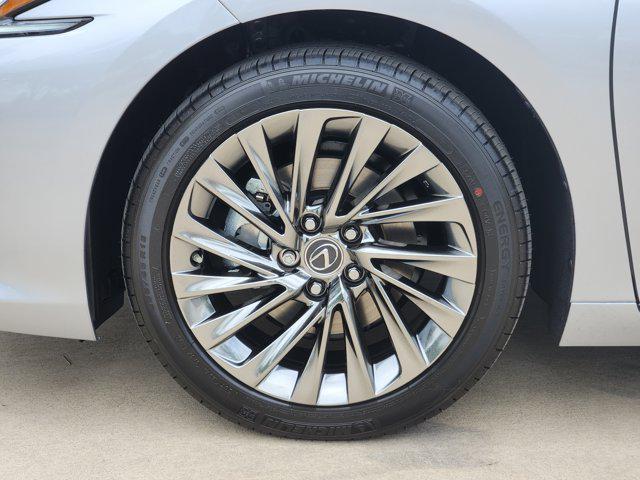 new 2025 Lexus ES 300h car, priced at $55,209