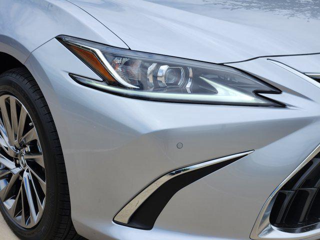 new 2025 Lexus ES 300h car, priced at $55,209