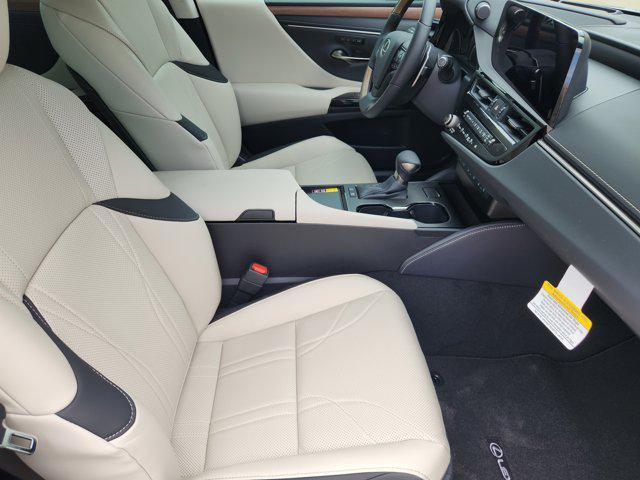 new 2025 Lexus ES 300h car, priced at $55,209
