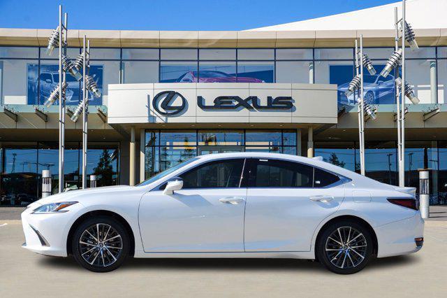 new 2025 Lexus ES 300h car, priced at $51,254