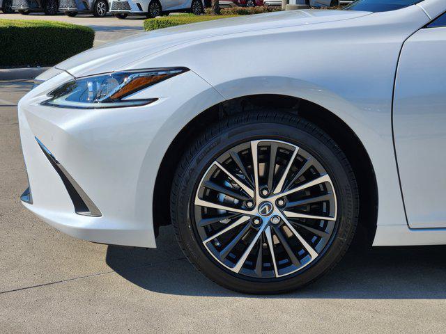 new 2025 Lexus ES 300h car, priced at $51,254