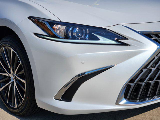 new 2025 Lexus ES 300h car, priced at $51,254