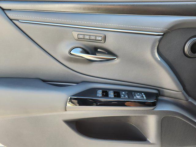 new 2025 Lexus ES 300h car, priced at $51,254