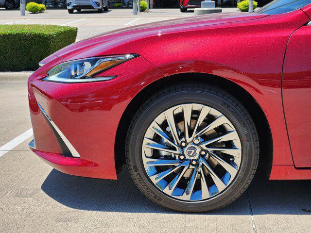 new 2025 Lexus ES 300h car