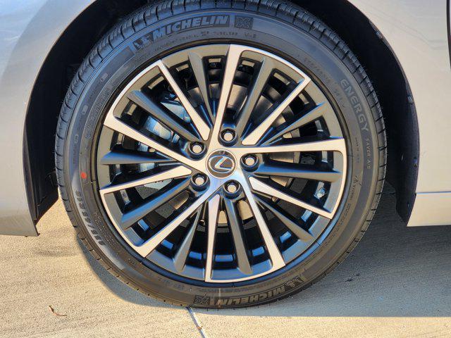 new 2025 Lexus ES 300h car, priced at $51,805