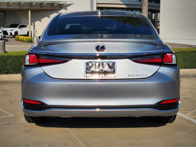new 2025 Lexus ES 300h car, priced at $51,805