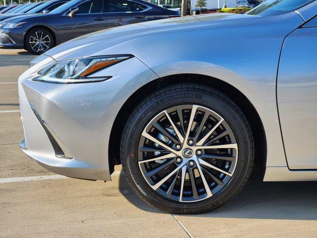 new 2025 Lexus ES 300h car, priced at $51,805