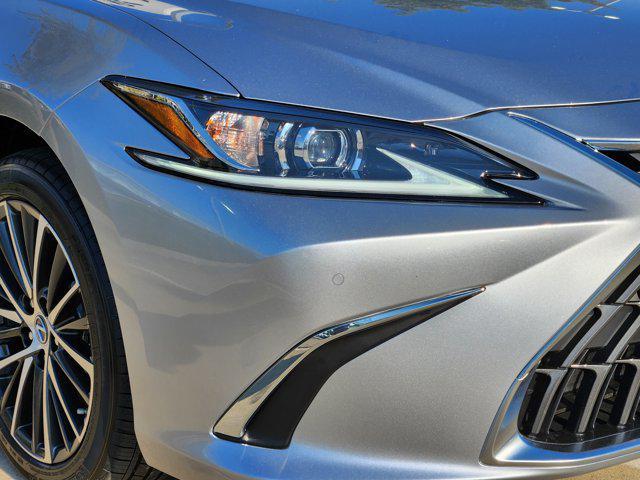 new 2025 Lexus ES 300h car, priced at $51,805