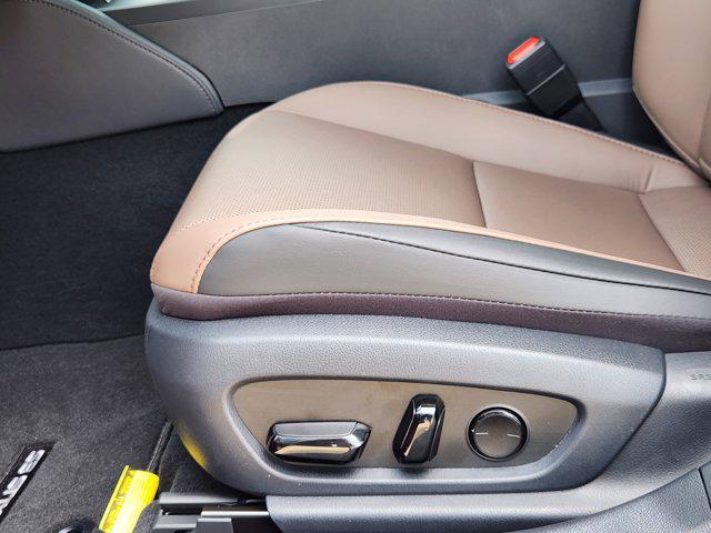 new 2025 Lexus ES 300h car, priced at $51,124