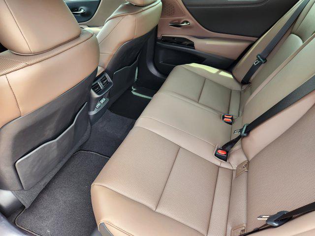 new 2025 Lexus ES 300h car, priced at $51,124