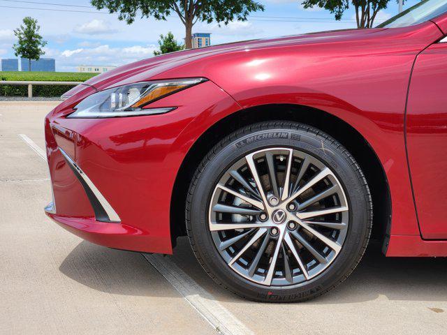 new 2025 Lexus ES 300h car, priced at $51,124