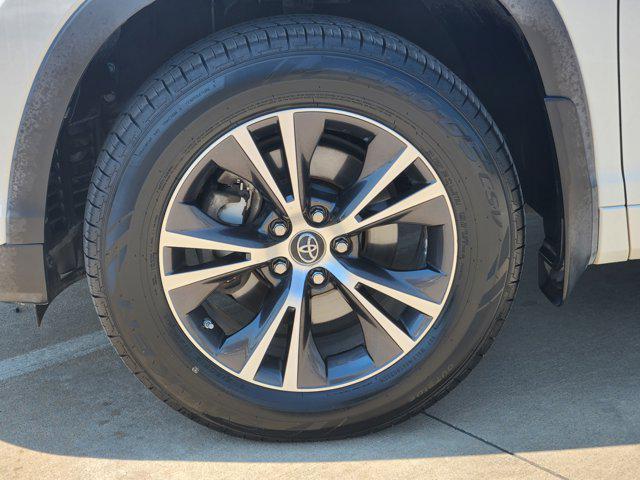used 2016 Toyota Highlander car, priced at $21,400