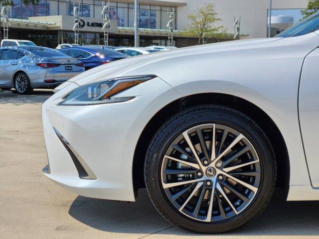 new 2025 Lexus ES 300h car, priced at $51,099