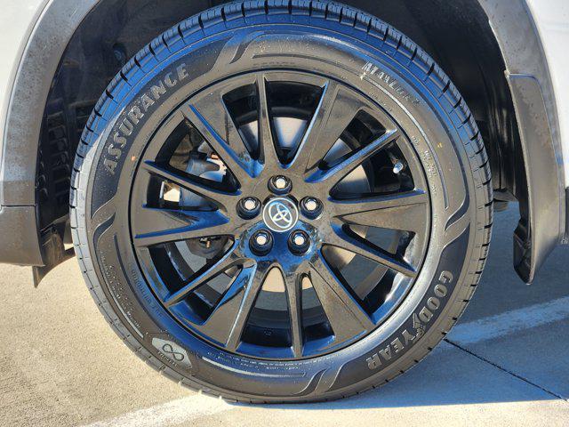 used 2019 Toyota Highlander car, priced at $25,900