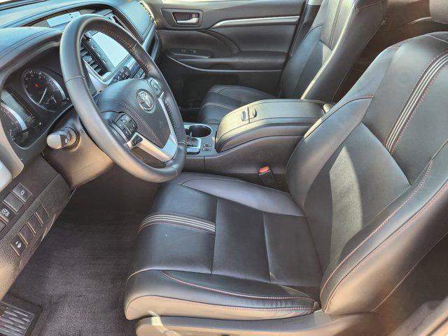 used 2019 Toyota Highlander car, priced at $25,900