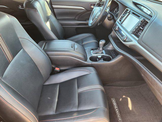 used 2019 Toyota Highlander car, priced at $25,900