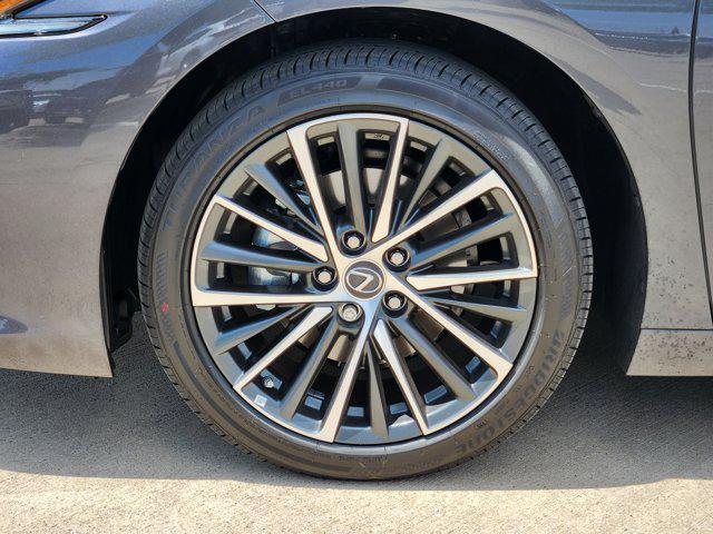 new 2025 Lexus ES 350 car, priced at $50,534