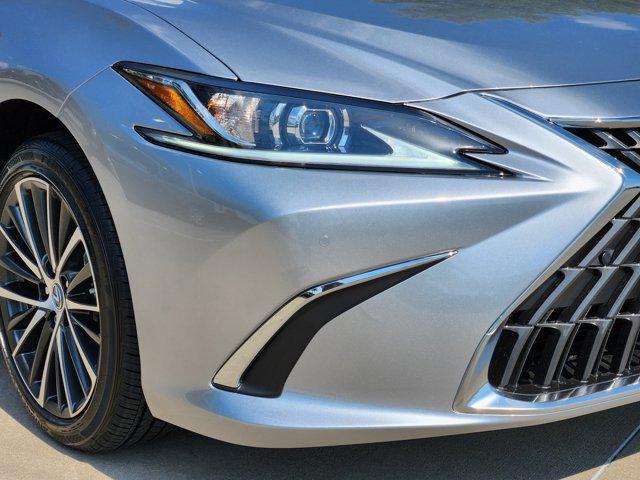 new 2025 Lexus ES 300h car, priced at $51,254