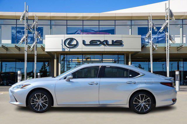 new 2025 Lexus ES 300h car, priced at $51,254