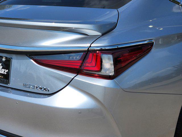 new 2025 Lexus ES 300h car, priced at $51,254