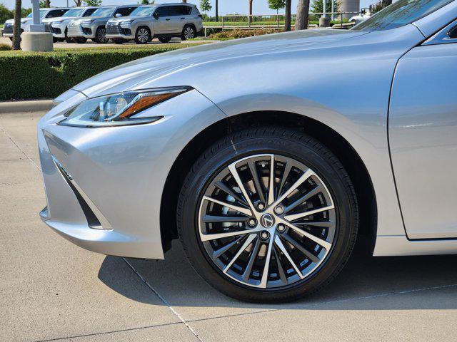 new 2025 Lexus ES 300h car, priced at $51,254