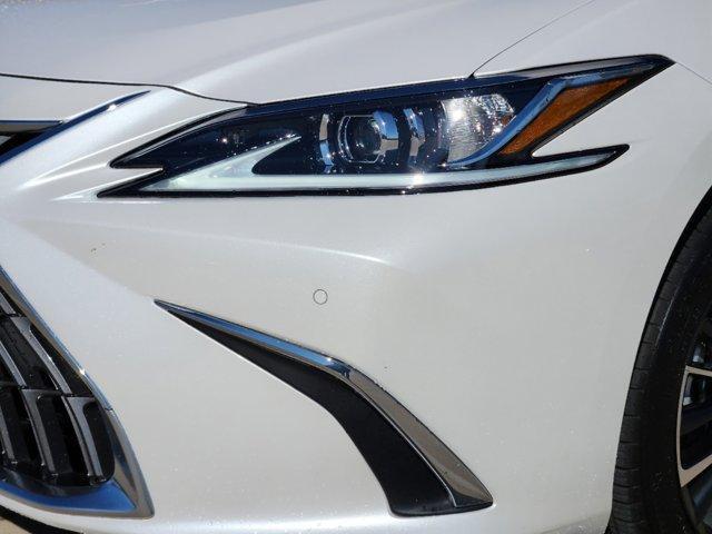 new 2025 Lexus ES 300h car, priced at $51,224