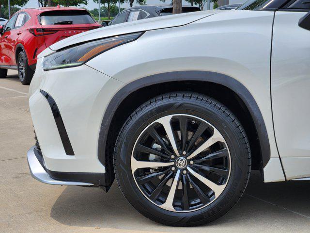 used 2021 Toyota Highlander car, priced at $33,200