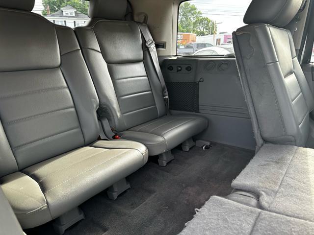 used 2006 Jeep Commander car, priced at $5,995