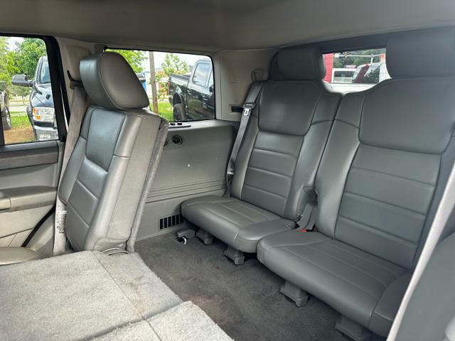 used 2006 Jeep Commander car, priced at $5,995