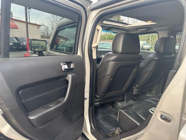 used 2008 Hummer H3 car, priced at $10,995