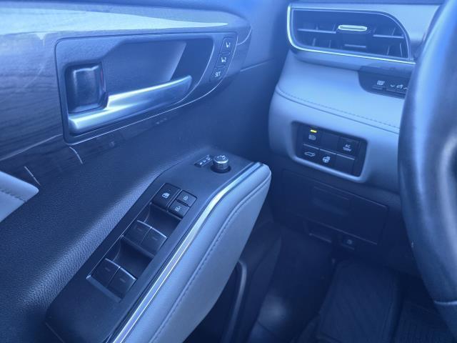 used 2023 Toyota Highlander Hybrid car, priced at $46,495