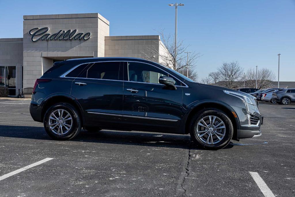 used 2022 Cadillac XT5 car, priced at $35,996