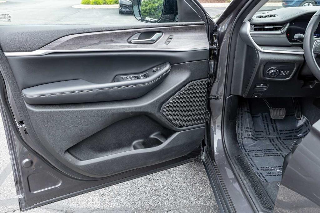 used 2023 Jeep Grand Cherokee car, priced at $30,962