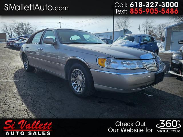 used 2000 Lincoln Town Car car, priced at $8,995