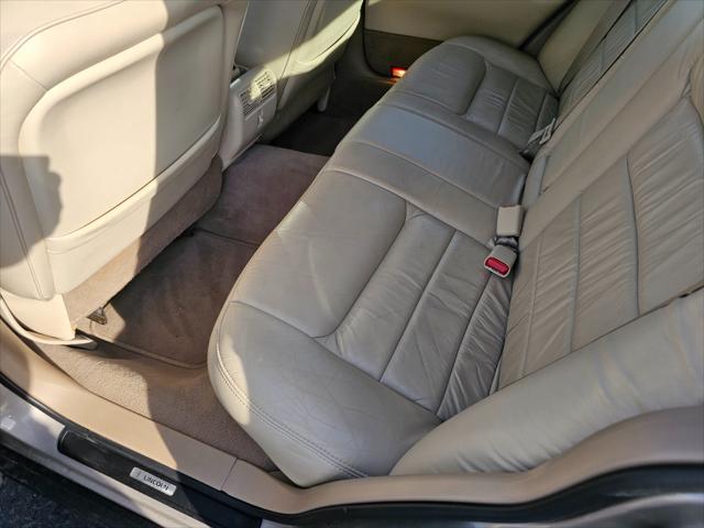 used 2000 Lincoln Town Car car, priced at $8,995