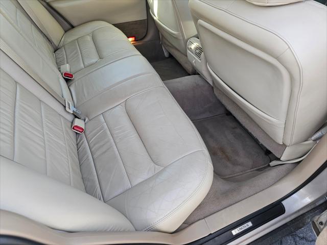 used 2000 Lincoln Town Car car, priced at $8,995