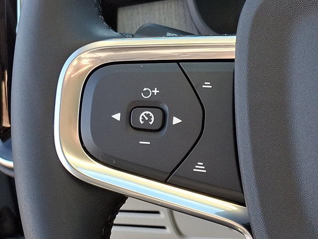 new 2025 Volvo XC40 car, priced at $49,790