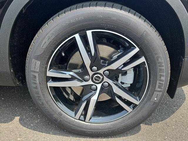 new 2025 Volvo XC40 car, priced at $45,685