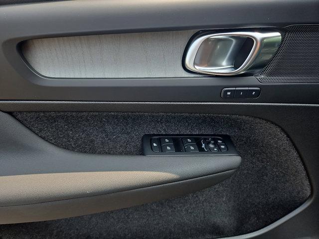 new 2025 Volvo XC40 car, priced at $45,685