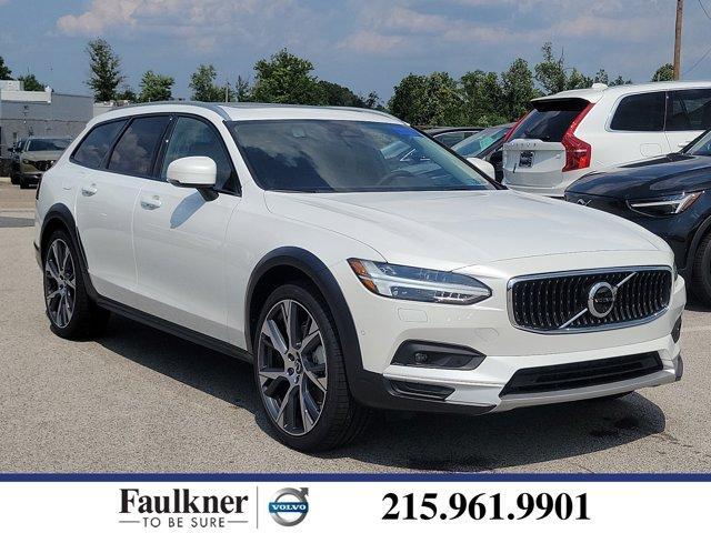 new 2025 Volvo V90 Cross Country car, priced at $68,725