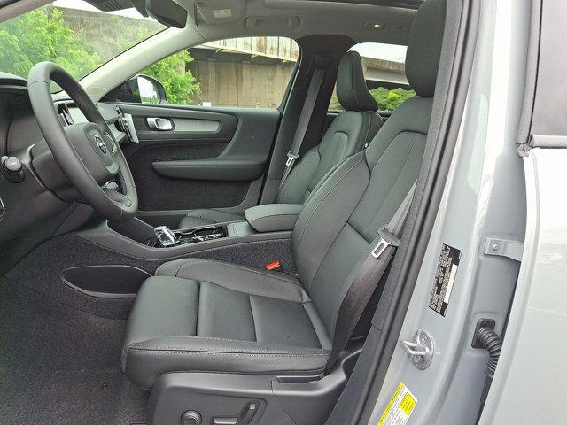 new 2025 Volvo XC40 car, priced at $49,810