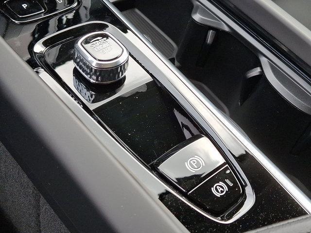 new 2025 Volvo XC60 car, priced at $55,360